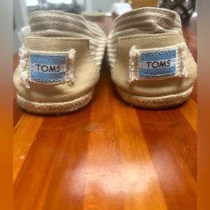 NWOT Men’s TOMS size 12 in Tan
